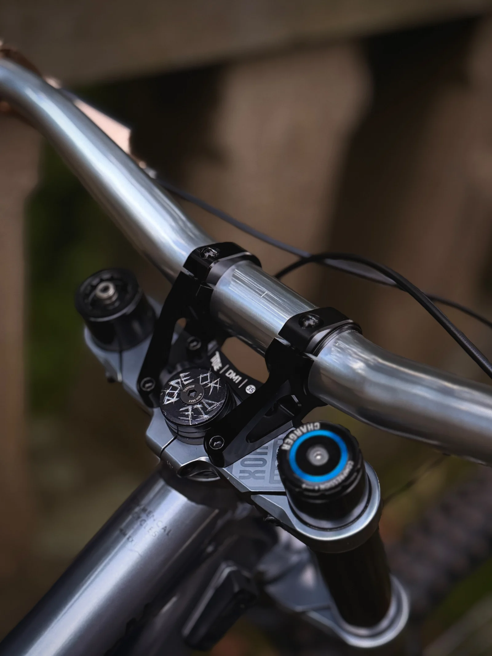 TITLE DM1 Direct-Mount-Vorbau mit personalisierter Ride-or-Die-Topcap