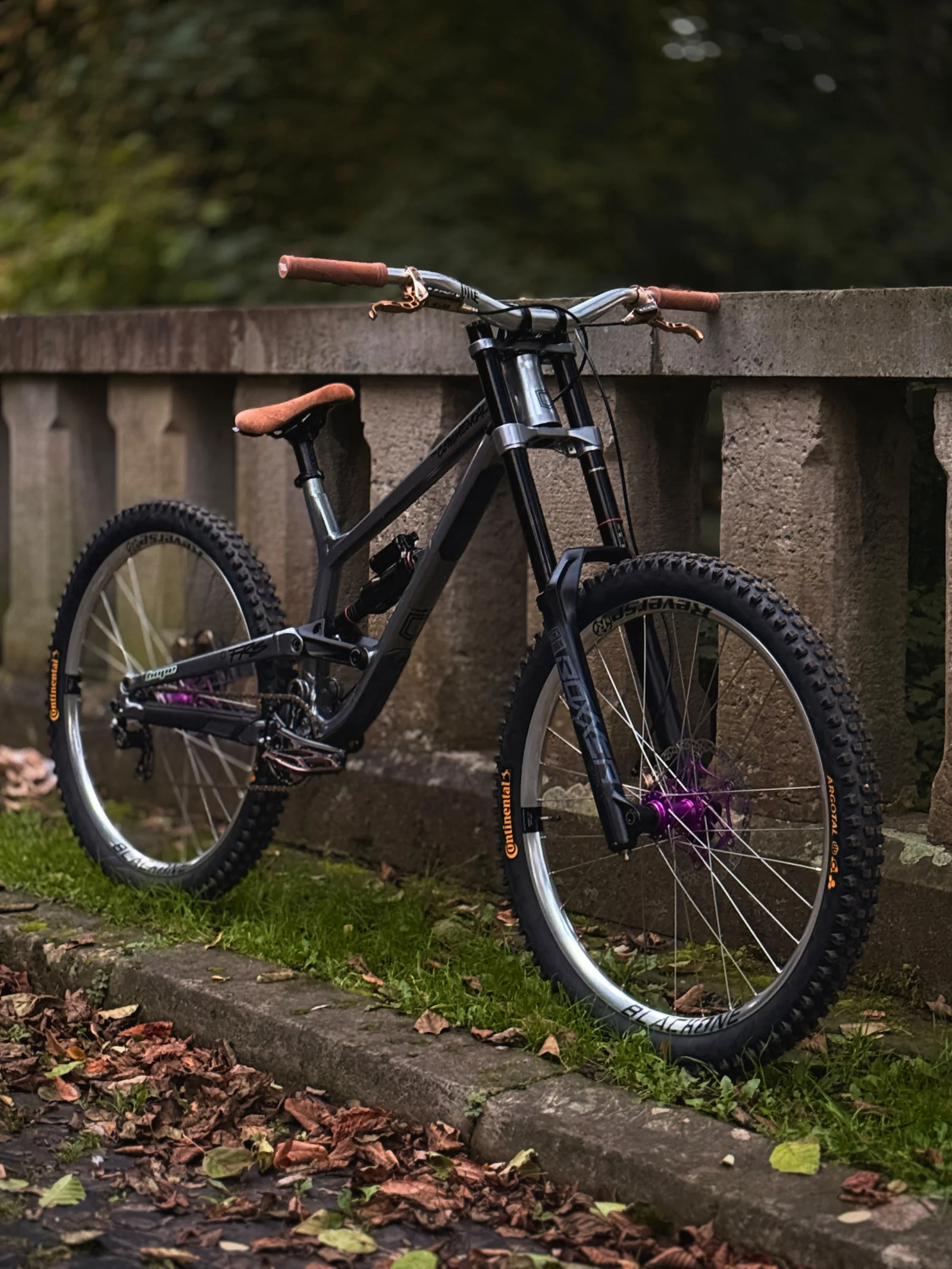 Andreis COMMENCAL FRS schräg von vorne