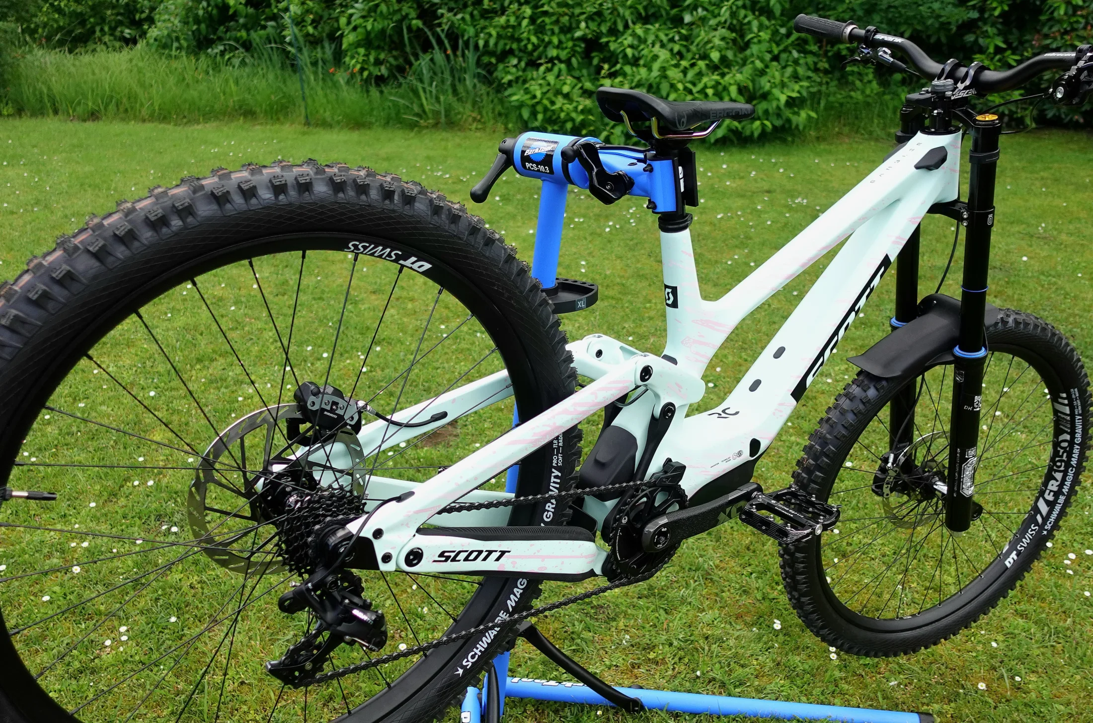 Detailansicht von Wolfgangs Scott Gambler RC mit Fahrwerk, Laufrädern und Bremsen