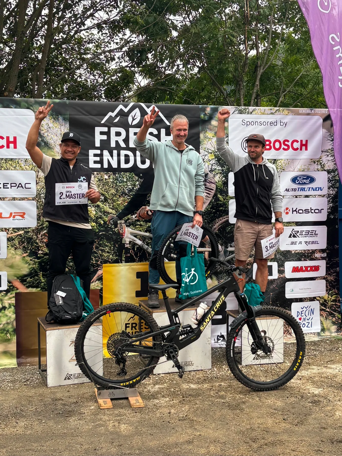 Dandy aka Trailnnja auf dem Podium beim Fresh Enduro