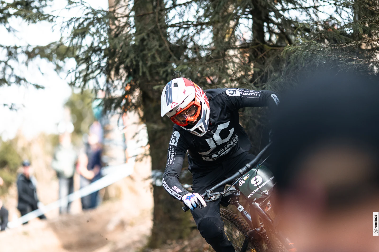 Max in einer Kurve beim SGC in Olpe 2025