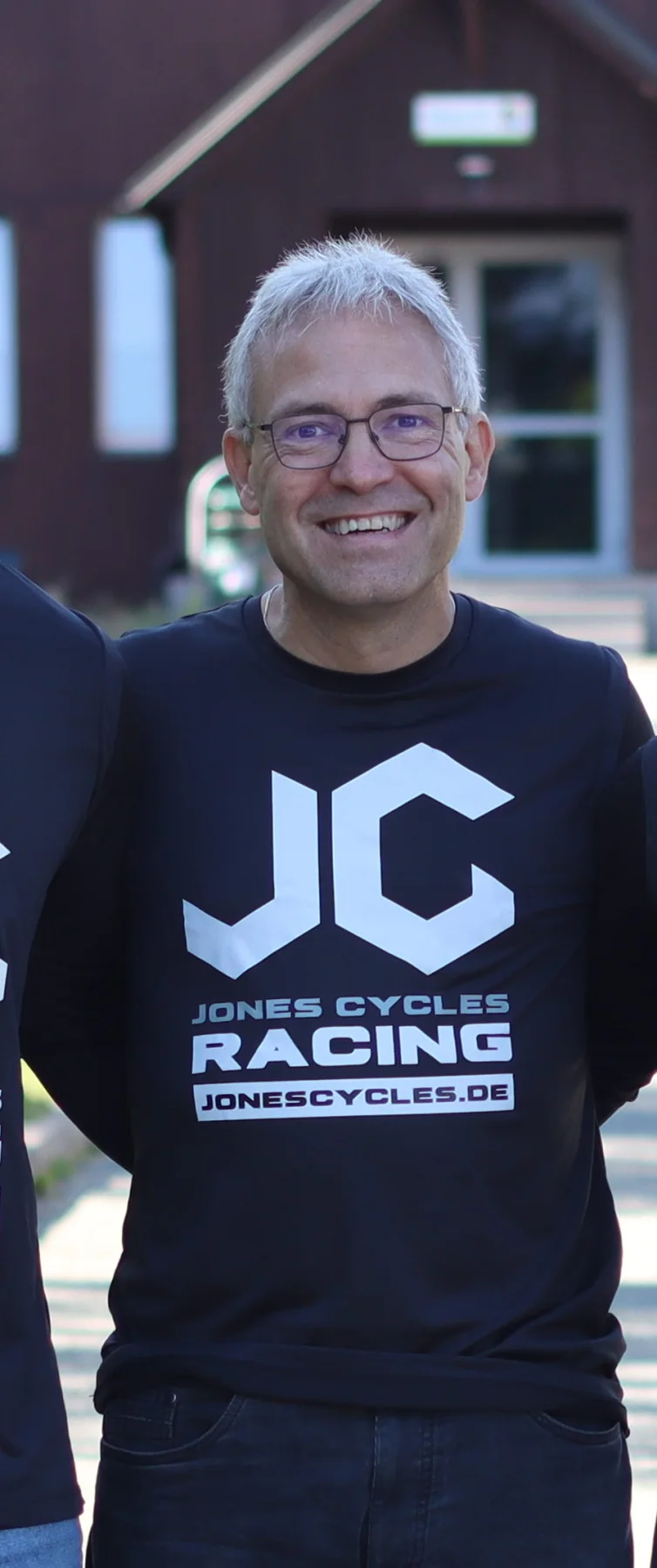Thomas von JONES CYCLES RACING im Team-Support beim Team Shooting in Rabenberg 2025